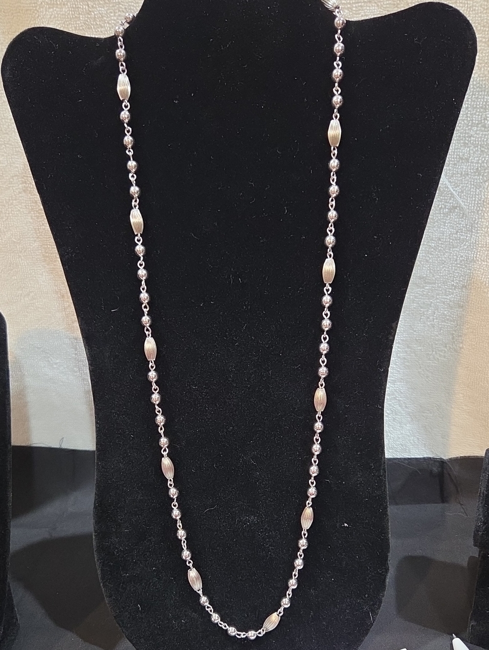 SILVER-TONE NECKLACE
